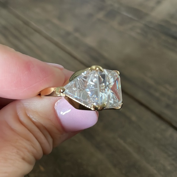 Square Bling Ring - Picture 5 of 7